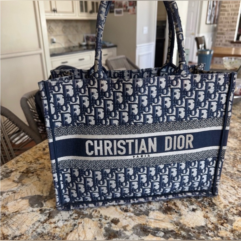 Christian Dior book tote - Picture 11 of 12